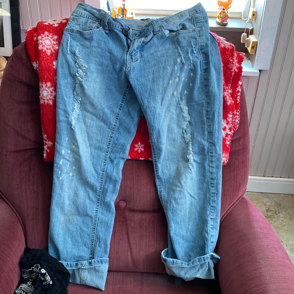 Nice shirt and capri duo super cute worn once.